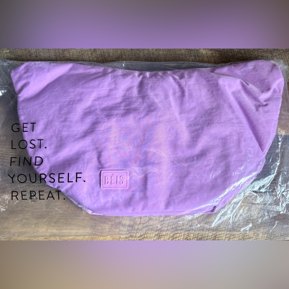 BÉIS Berry Crescent Catchall Bag